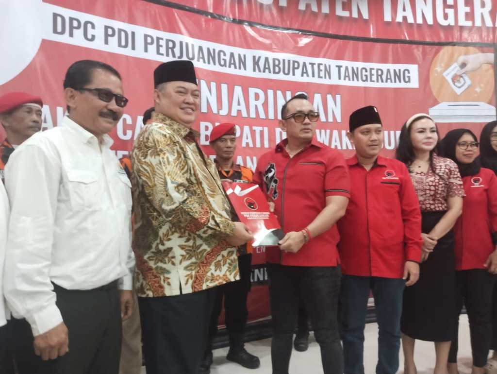 Dikawal Ratusan Relawan dan Simpatisan, H. Zulkarnain, S.E. Daftar ke Kantor DPC PDIP Kabupaten&nbsp;Tangerang
