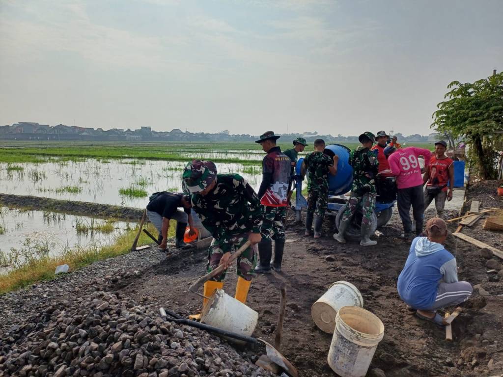 Memasuki Hari Ke-18, Satgas TMMD Ke-120 Kodim 0726/Sukoharjo Kebut Pengecoran&nbsp;Jalan