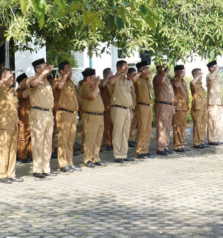 Bertempatan di Halaman Kantor Bupati Ketua DPRD Wakili Sekwan Menghadiri&nbsp;Apel.